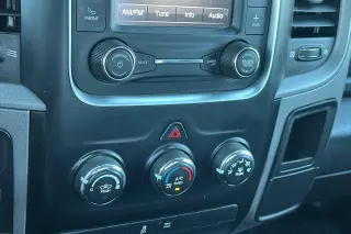Ram 1500 Clásico 2022 4x2 Tradesman 2dr Cabina Regular 8 ft. LB Pickup