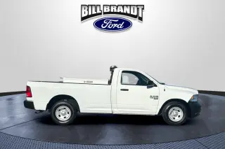 Ram 1500 Clásico 2022 4x2 Tradesman 2dr Cabina Regular 8 ft. LB Pickup