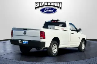 Ram 1500 Clásico 2022 4x2 Tradesman 2dr Cabina Regular 8 ft. LB Pickup
