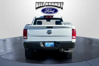 Ram 1500 Clásico 2022 4x2 Tradesman 2dr Cabina Regular 8 ft. LB Pickup