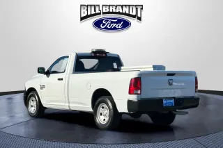 Ram 1500 Clásico 2022 4x2 Tradesman 2dr Cabina Regular 8 ft. LB Pickup
