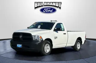 Ram 1500 Clásico 2022 4x2 Tradesman 2dr Cabina Regular 8 ft. LB Pickup