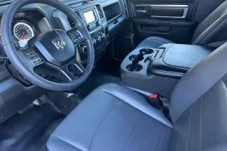 Ram 1500 Clásico 2022 4x2 Tradesman 2dr Cabina Regular 8 ft. LB Pickup