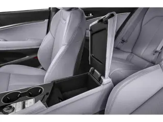 Genesis G70 2025 2.5T Estándar 4p Sedan