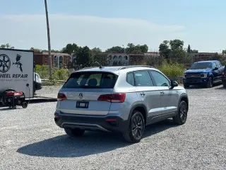 Volkswagen Taos 2023 S 4p SUV