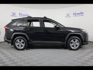 Toyota RAV4 Híbrido 2022, XLE, tracción integral (AWD), 4 puertas, SUV