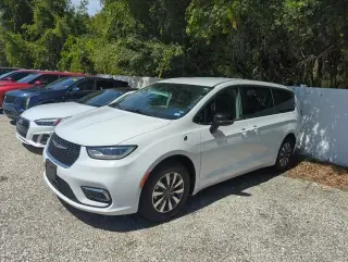 Chrysler Pacifica Híbrido enchufable 2024 Select 4dr Mini-Van