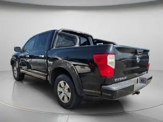 Nissan Titan 2018 4x4 SV 4p Camioneta de Tripulación