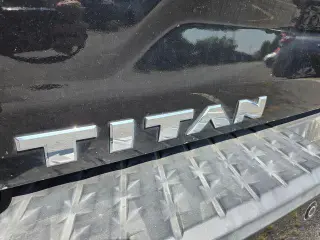 Nissan Titan 2018 4x4 SV 4p Camioneta de Tripulación