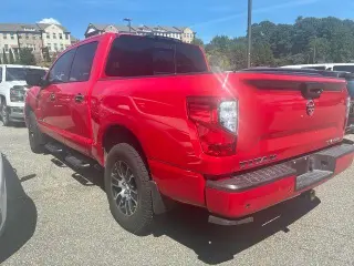 Nissan Titan 2021 4x4 SV 4p Cab Cabina de Tripulación 5.6 ft. SB
