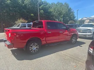 Nissan Titan 2021 4x4 SV 4p Cab Cabina de Tripulación 5.6 ft. SB