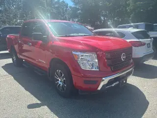 Nissan Titan 2021 4x4 SV 4p Cab Cabina de Tripulación 5.6 ft. SB