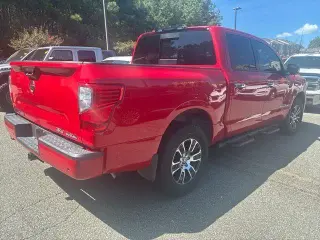 Nissan Titan 2021 4x4 SV 4p Cab Cabina de Tripulación 5.6 ft. SB