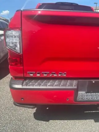 Nissan Titan 2021 4x4 SV 4p Cab Cabina de Tripulación 5.6 ft. SB