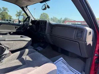 GMC Sierra 3500 2005, cabina de tripulación (crew cab), 4 puertas, SLE, tracción 4WD, carrocería larga (LB), suspensión resistente a la sobrecarga (DRW)
