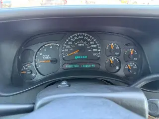 GMC Sierra 3500 2005, cabina de tripulación (crew cab), 4 puertas, SLE, tracción 4WD, carrocería larga (LB), suspensión resistente a la sobrecarga (DRW)