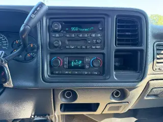 GMC Sierra 3500 2005, cabina de tripulación (crew cab), 4 puertas, SLE, tracción 4WD, carrocería larga (LB), suspensión resistente a la sobrecarga (DRW)