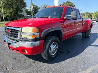 GMC Sierra 3500 2005, cabina de tripulación (crew cab), 4 puertas, SLE, tracción 4WD, carrocería larga (LB), suspensión resistente a la sobrecarga (DRW)