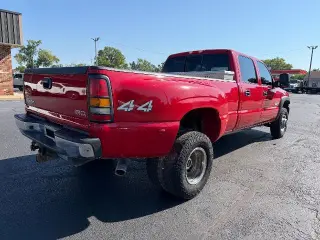 GMC Sierra 3500 2005, cabina de tripulación (crew cab), 4 puertas, SLE, tracción 4WD, carrocería larga (LB), suspensión resistente a la sobrecarga (DRW)