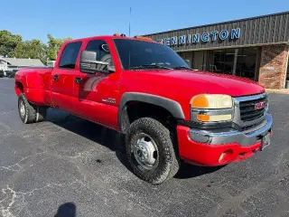 GMC Sierra 3500 2005, cabina de tripulación (crew cab), 4 puertas, SLE, tracción 4WD, carrocería larga (LB), suspensión resistente a la sobrecarga (DRW)