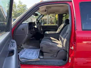 GMC Sierra 3500 2005, cabina de tripulación (crew cab), 4 puertas, SLE, tracción 4WD, carrocería larga (LB), suspensión resistente a la sobrecarga (DRW)