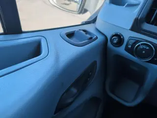 Ford Transit 2015 150 3dr SWB Tech Roof Camión de carga con puertas laterales de pasajero de 60/40