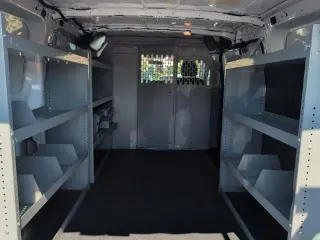 Ford Transit 2015 150 3dr SWB Tech Roof Camión de carga con puertas laterales de pasajero de 60/40