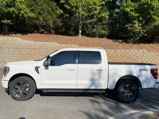 Ford F-150 2023 4x4 Lariat 4dr SuperCrew 5.5 ft. SB
