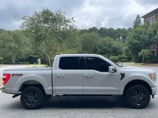 Ford F-150 2022 4x4 Lariat 4dr SuperCrew 6.5 ft. SB