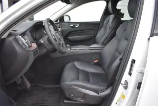 Volvo XC60 2023 AWD B5 Plus Tema Oscuro 4p SUV