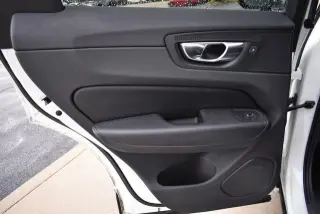 Volvo XC60 2023 AWD B5 Plus Tema Oscuro 4p SUV