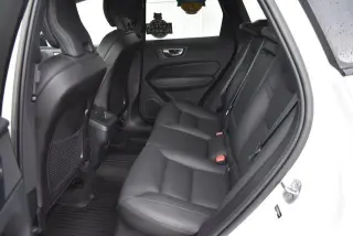 Volvo XC60 2023 AWD B5 Plus Tema Oscuro 4p SUV