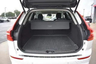 Volvo XC60 2023 AWD B5 Plus Tema Oscuro 4p SUV