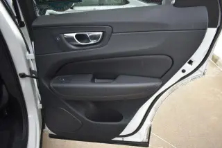 Volvo XC60 2023 AWD B5 Plus Tema Oscuro 4p SUV
