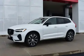 Volvo XC60 2023 AWD B5 Plus Tema Oscuro 4p SUV