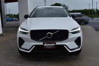 Volvo XC60 2023 AWD B5 Plus Tema Oscuro 4p SUV