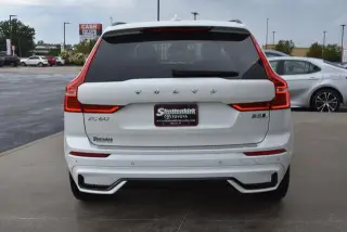 Volvo XC60 2023 AWD B5 Plus Tema Oscuro 4p SUV