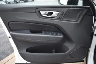 Volvo XC60 2023 AWD B5 Plus Tema Oscuro 4p SUV