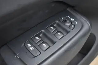 Volvo XC60 2023 AWD B5 Plus Tema Oscuro 4p SUV