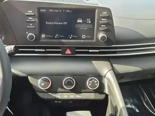 Hyundai ELANTRA 2025 SE Sedán 4p.