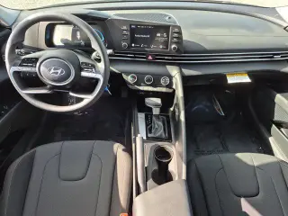 Hyundai ELANTRA 2025 SE Sedán 4p.