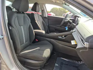 Hyundai ELANTRA 2025 SE Sedán 4p.