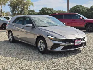 Hyundai ELANTRA 2025 SE Sedán 4p.