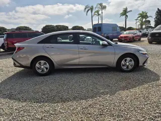 Hyundai ELANTRA 2025 SE Sedán 4p.
