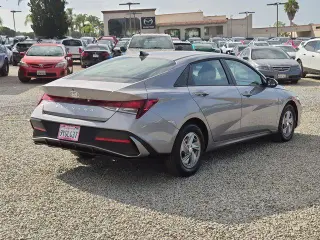 Hyundai ELANTRA 2025 SE Sedán 4p.