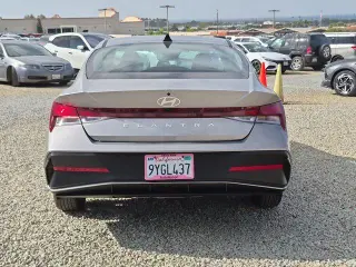 Hyundai ELANTRA 2025 SE Sedán 4p.