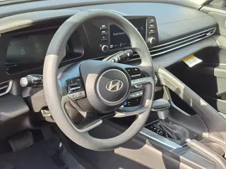 Hyundai ELANTRA 2025 SE Sedán 4p.