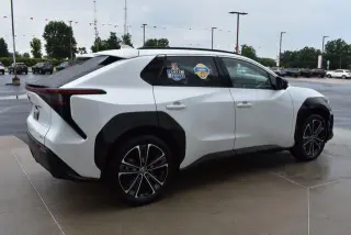 Toyota bZ4X 2023 AWD Limited 4dr Crossover