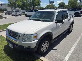 Ford Explorer Sport Trac 2008 4x4 XLT 4dr Crew Cab (V8)