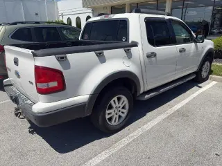 Ford Explorer Sport Trac 2008 4x4 XLT 4dr Crew Cab (V8)